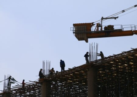 توسعه پوشش بیمه‌اجتماعی به کارگران ساختمانی و رانندگان پس از پیروزی انقلاب اسلامی