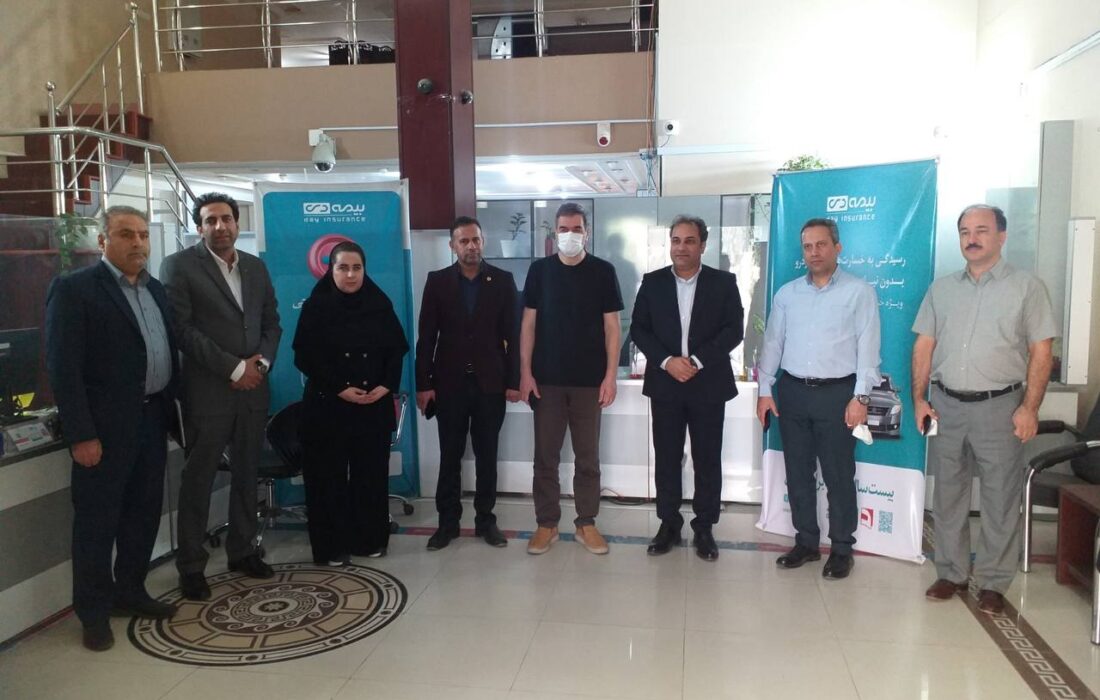 بازدید رئیس‌کل بیمه مرکزی از شعبه بیمه دی در خوزستان/ تأکید بر نقش کلیدی در خدمت‌رسانی به جامعه ایثار و شهادت