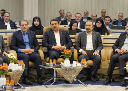 همایش بررسی عملکرد سال ۱۴۰۳ بانک ملی ایران در حال برگزاری است