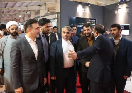 بازدید دبیر شورای عالی مناطق آزاد از غرفه بیمه ایران در نمایشگاه قشم