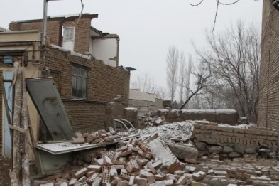 اهدای کمک‌های سازمان اموال تملیکی به مردم زلزله‌زده خوی