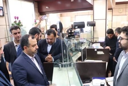 بازدید سرزده وزیر اقتصاد از شعبه بانک صادرات ایران در اسلامشهر
